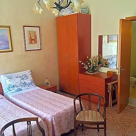 Gelone Bed & Breakfast Syracuse
